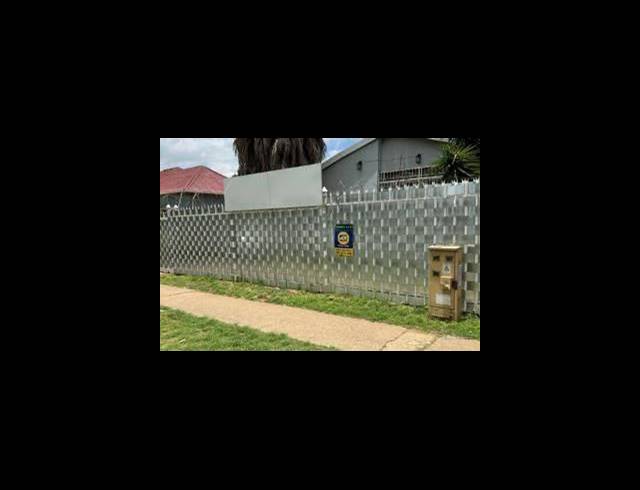 8 BEDROOM HOUSE FOR SALE IN PRETORIA WEST